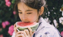 女生换了个吃瓜头像,女生换上吃瓜头像，画风突变引关注！”