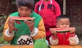 着急吃瓜搞笑视频,紧急围观搞笑吃瓜瞬间