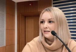 娜塔莎一家吃瓜,瓜田里的欢乐时光