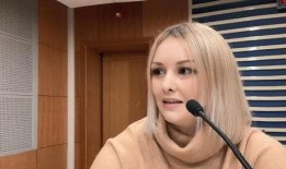 娜塔莎一家吃瓜,瓜田里的欢乐时光