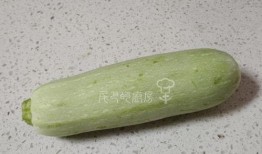 吃甜梨瓜肚子胀,甜梨瓜引发肚子胀的真相解析