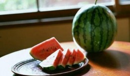 夏天吃瓜的诗词