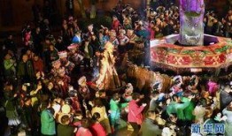 楚雄彝人古镇吃瓜,瓜果飘香，品味彝家风情