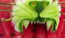 迅猛龙吃瓜,瓜果飘香成美食盛宴