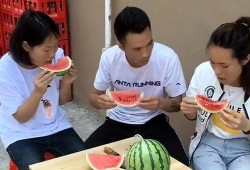 吃瓜比赛幽默,笑果连连！一场吃瓜比赛的欢乐盛宴