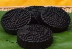 吃月饼吃瓜,月饼与瓜果共庆团圆时