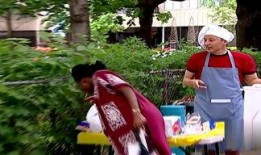 路人吃瓜看路人反应,路人吃瓜，围观者反应连连