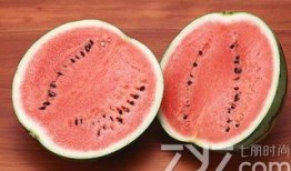 吃瓜吐籽八月瓜,吃瓜吐籽，品味夏日清凉