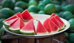 三瓜吃西瓜,夏日消暑新风尚