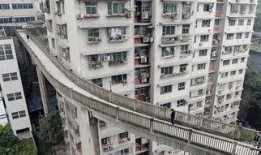 带你吃瓜重庆天桥,带你吃遍地道重庆小吃