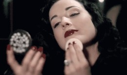 《吃瓜》博主化妆,打造日常美颜秘籍