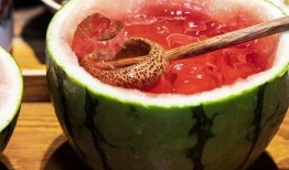 吃瓜酒吧,娱乐至上的狂欢之地