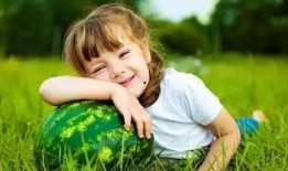 王若熙吃瓜,揭秘娱乐圈幕后故事