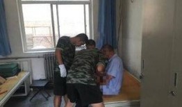 路边真正的吃瓜群众