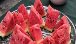 重庆主播吃瓜,趣味横生直播秀引网友热议