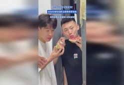 舍友恋爱舍友吃瓜视频,吃瓜视频里的甜蜜瞬间